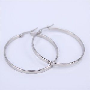 *NEW 18K White Gold 1.5'' Round Hoop Earrings